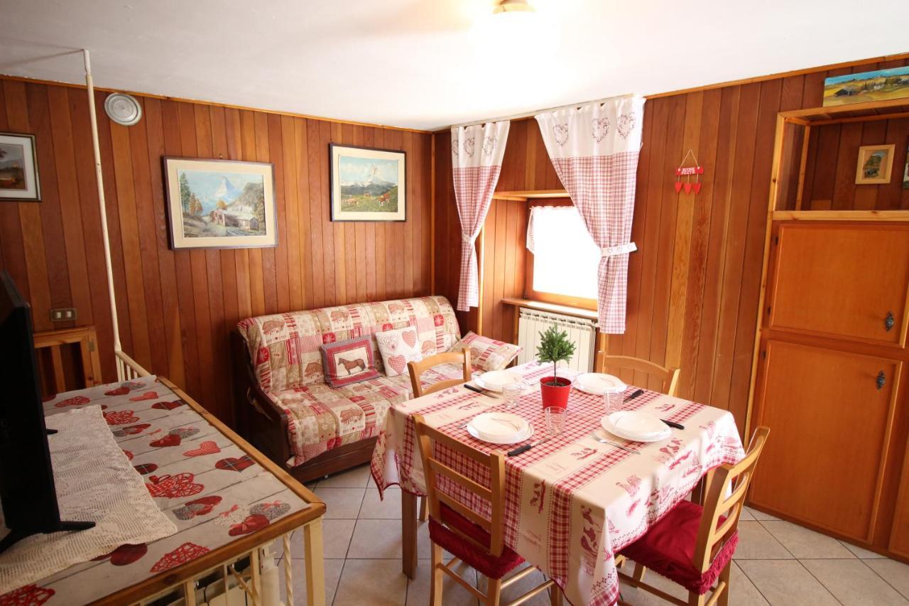 Lo Stambecco Holiday Apartment - Affitti Brevi Italia 브루송 외부 사진