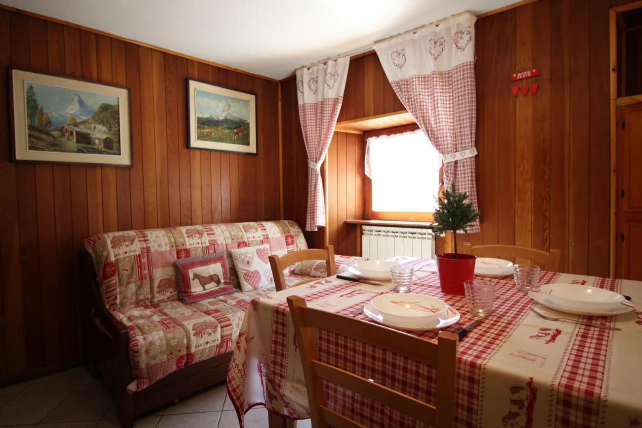 Lo Stambecco Holiday Apartment - Affitti Brevi Italia 브루송 외부 사진