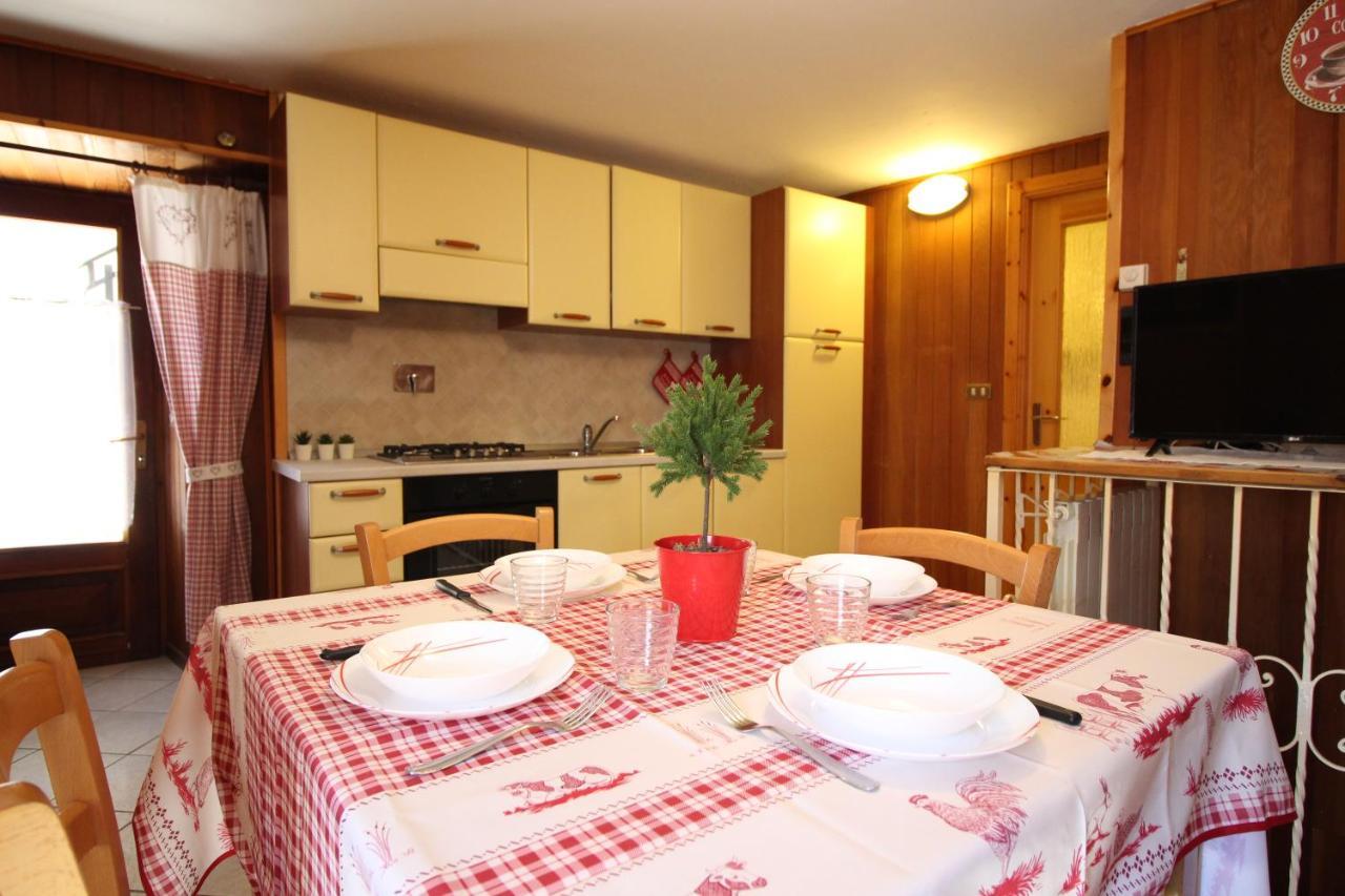 Lo Stambecco Holiday Apartment - Affitti Brevi Italia 브루송 외부 사진