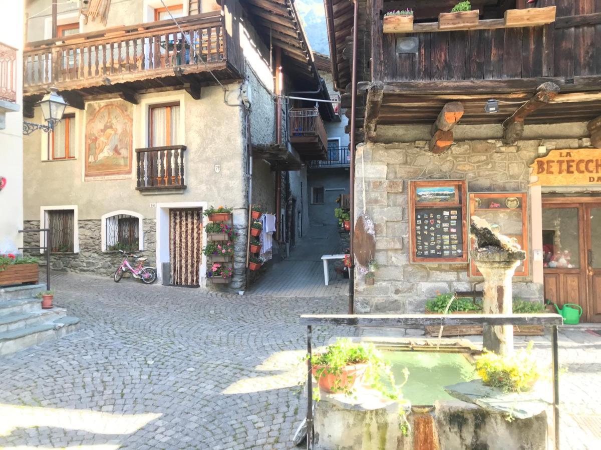 Lo Stambecco Holiday Apartment - Affitti Brevi Italia 브루송 외부 사진