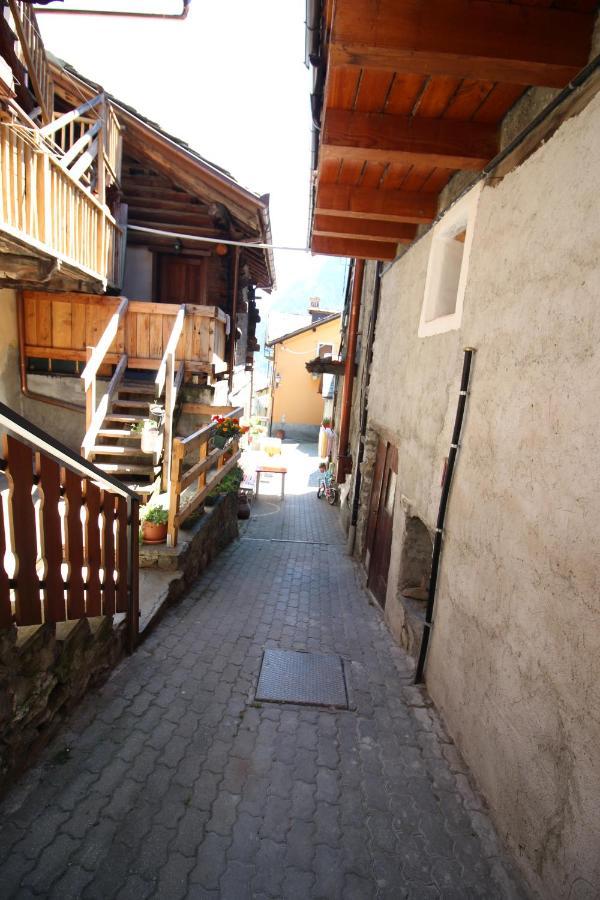Lo Stambecco Holiday Apartment - Affitti Brevi Italia 브루송 외부 사진